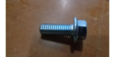 Болт ножа M10x23